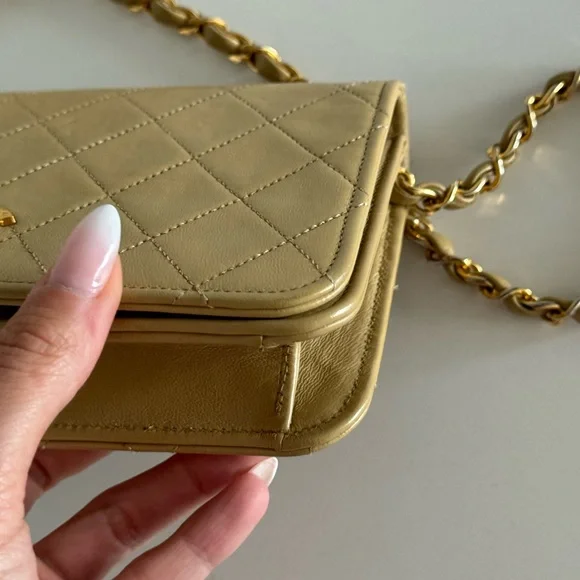 *SOLD** Chanel Vintage Nude Full Flap w/ 24kt Gold Plated Hardware - Picture 10 of 15